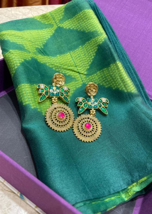 Green Chanderi Handloom shibori stole & earrings box