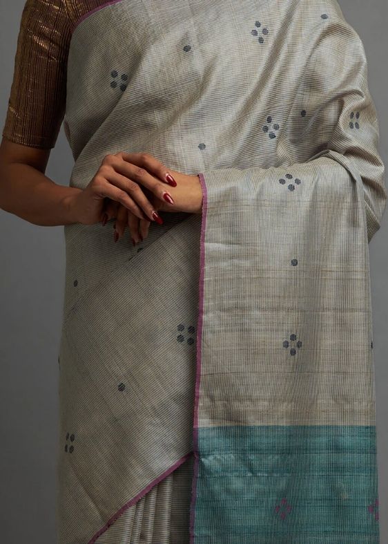 NISHAAD SAREE