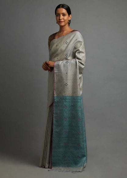 NISHAAD SAREE