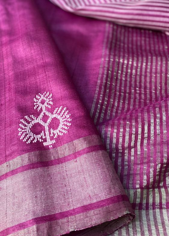 Laung ka phool magenta saree